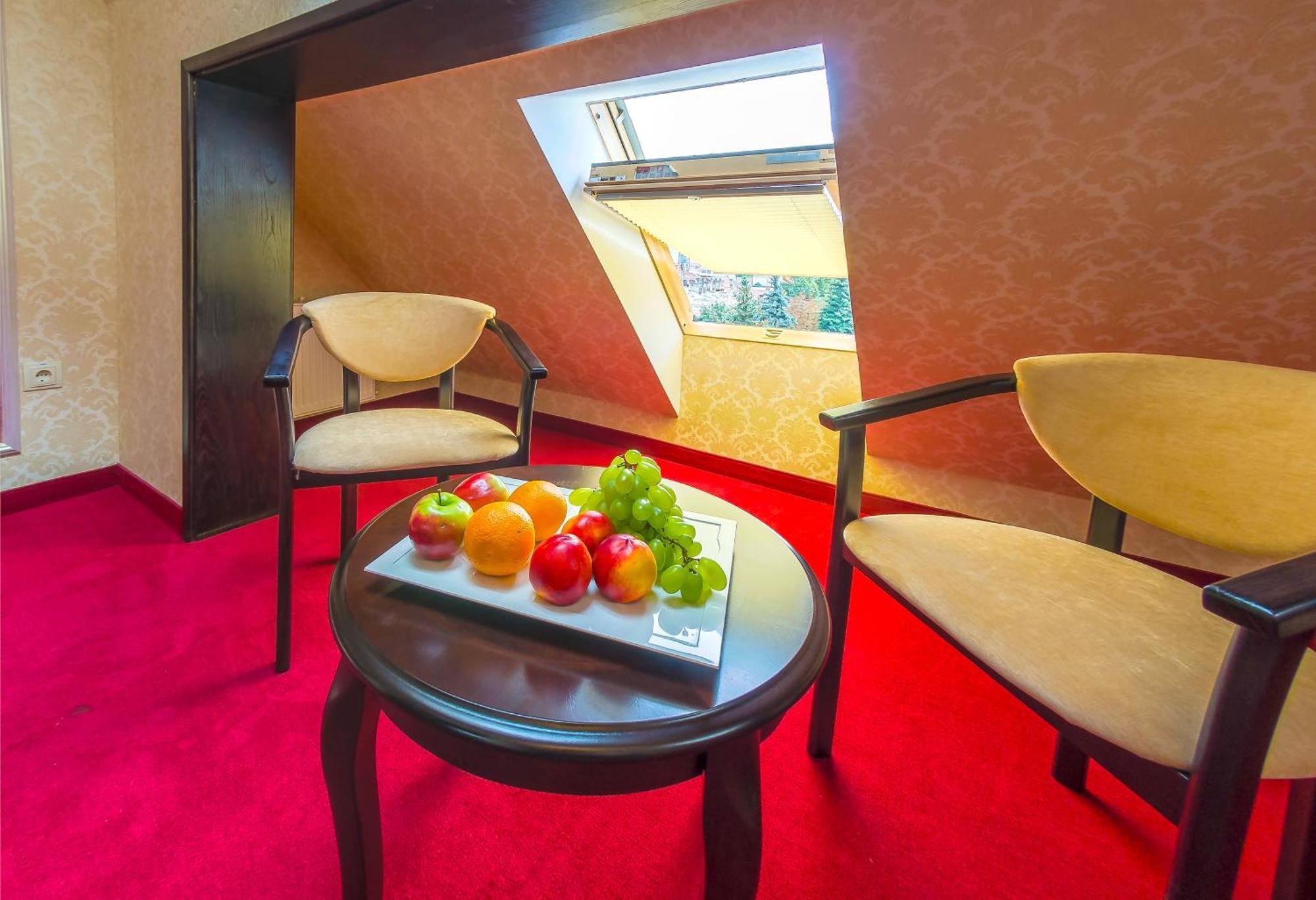 Franz Hotel&Restaurant Ivano-Frankivszk Kültér fotó